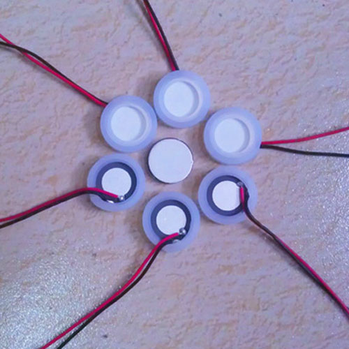 アトマイザーと歯の洗浄のための圧電セラミック成分