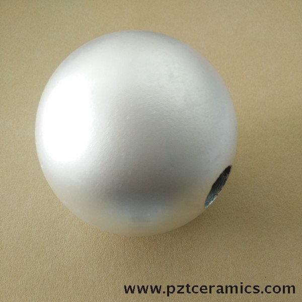 圧電セラミック球と半球素子